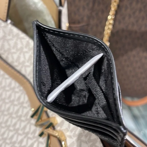 MICHAEL KORS MENS
Cooper Graphic Logo Tall Card Case
Style# 36S3LCOD2B
PINK - Picture 11 of 16